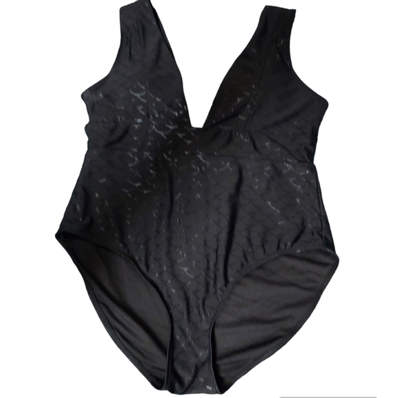 Heat XL One piece swim suit plunge 80%nylon 20%spandex - Picture 2 of 12